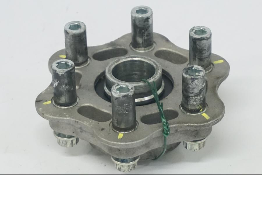 Baksidan på Drevfäste från en Ducati Desert X -2022 motorcykel.