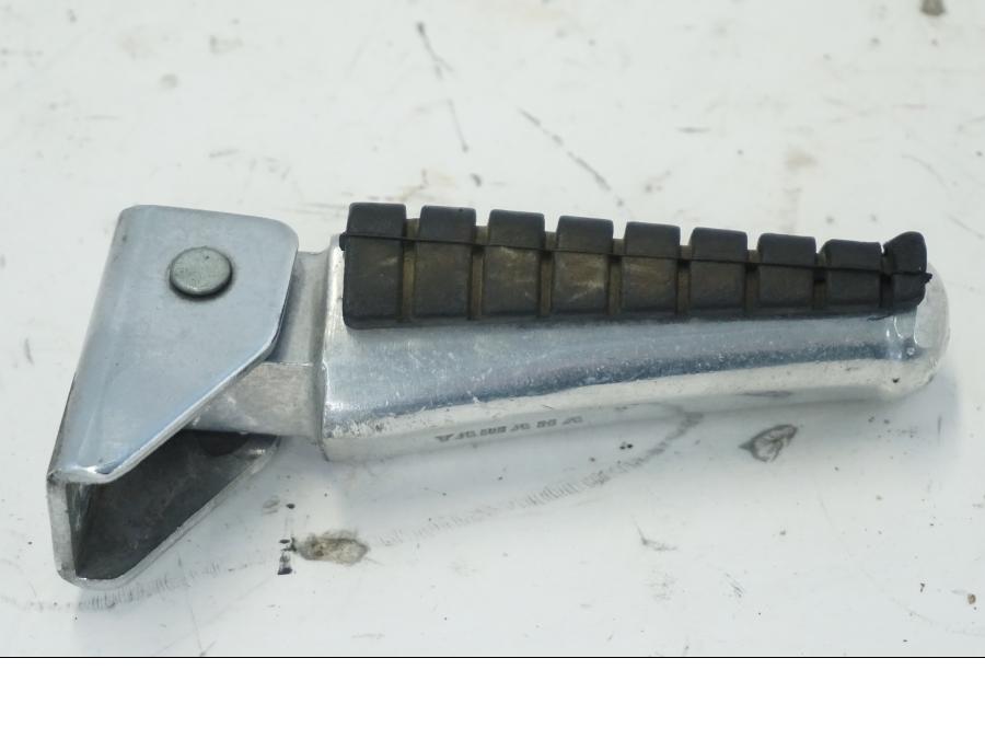 Snett nerifrån på Fotpinne från en Yamaha XV 535 -1995 motorcykel.