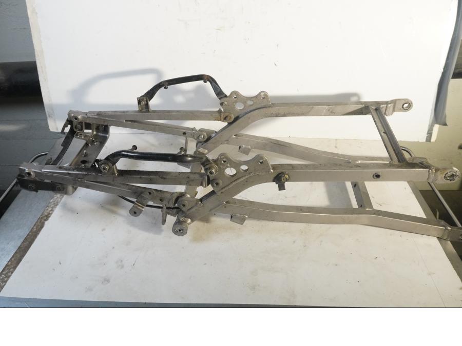 Höger sida på Bakram från en Kawasaki ZXR 400 -1993 motorcykel.