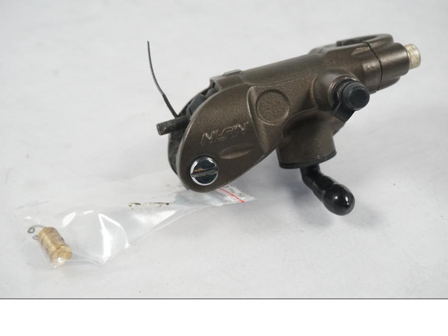 Framsidan på Bromshuvudcylinder från en Kawasaki ZX-6R -2005 motorcykel.