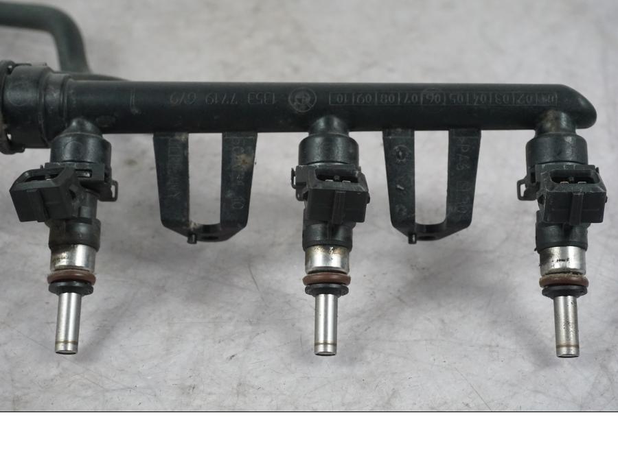 Extrabild1 på Fuel Rail från en BMW K 1600 GTL -2015 motorcykel.