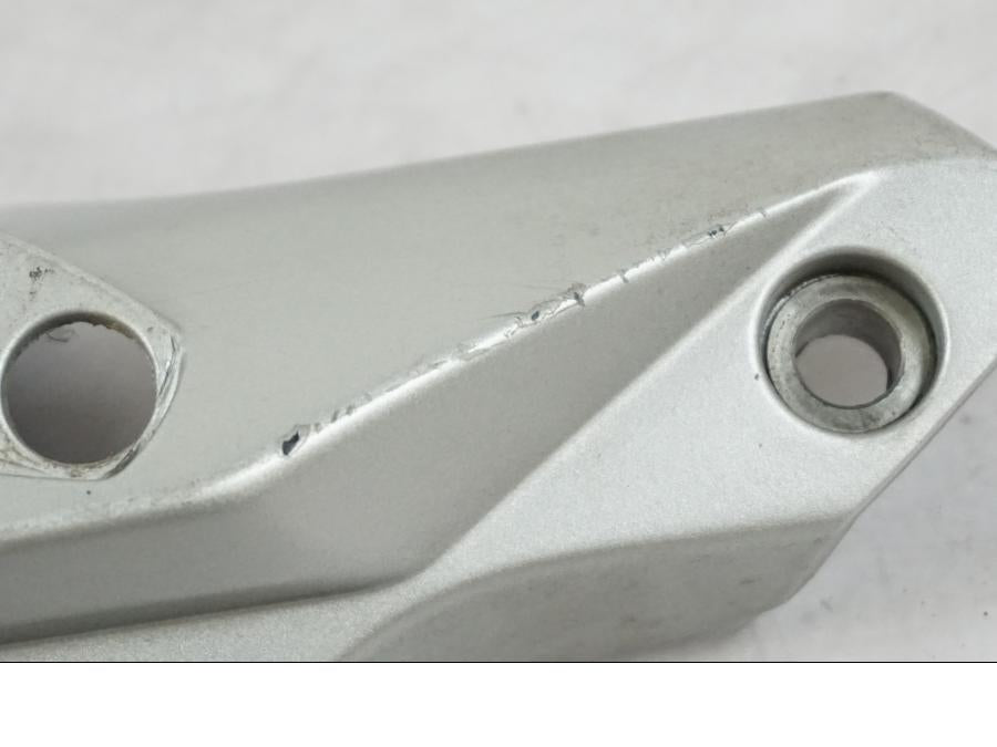 Baksidan på Blinkersfäste från en BMW R 1200 R -2007 motorcykel.