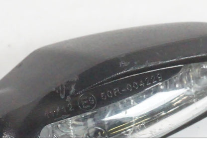 Snett uppifrån på Blinkers LED från en KTM 390 Adventure -2021 motorcykel.