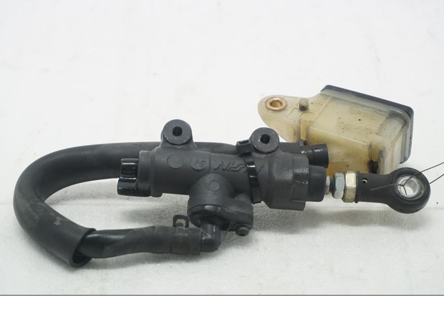 Framsidan på Bromshuvudcylinder från en Honda CBR 1000 RR -2004 motorcykel.