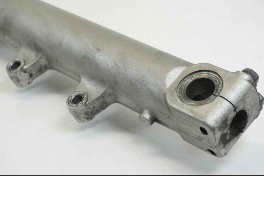 Höger sida på Gaffelben från en Honda CB 750 -2002 motorcykel.