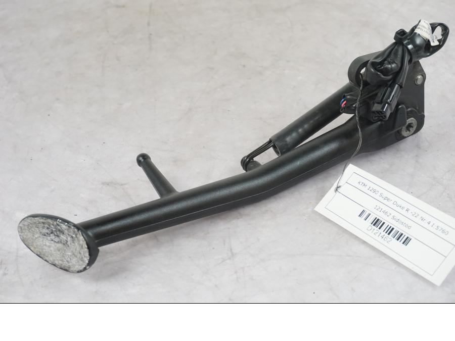 Höger sida på Sidostöd från en KTM 1290 Super Duke R -2022 motorcykel.