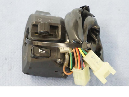 Framsidan på Styrelreglage från en Yamaha X-Max 250 -2016 scooter.