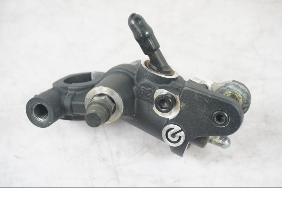 Framsidan på Bromshuvudcylinder från en KTM 1290 Super Adventure S -2022 motorcykel.