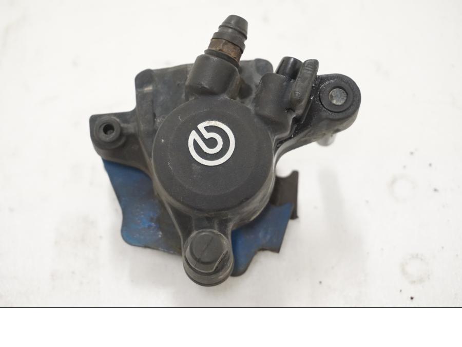 Framsidan på Bromsok från en Yamaha MT-03 -2007 motorcykel.