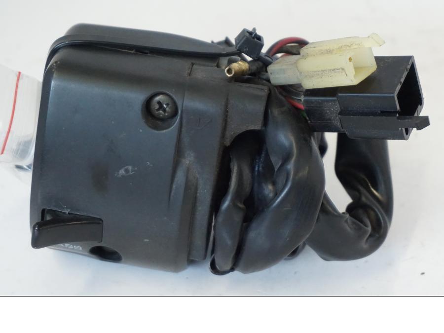 Höger sida på Styrelreglage från en Kawasaki ZR-7 -2001 motorcykel.