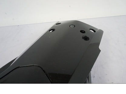 Snett uppifrån på Undertail från en KTM 1290 Super Duke -2019 motorcykel.