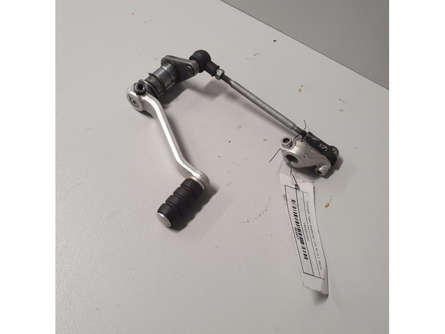 Höger sida på Växelpedal från en Triumph Tiger -2012 motorcykel.