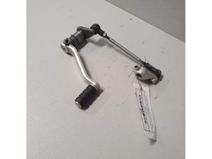 Höger sida på Växelpedal från en Triumph Tiger -2012 motorcykel.