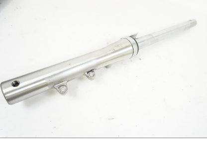 Framsidan på Gaffelben från en Yamaha XVS 1100 -2004 motorcykel.