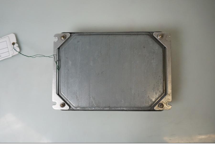 Framsidan på Motronic styrenhet från en BMW K 1200 LT -2004 motorcykel.