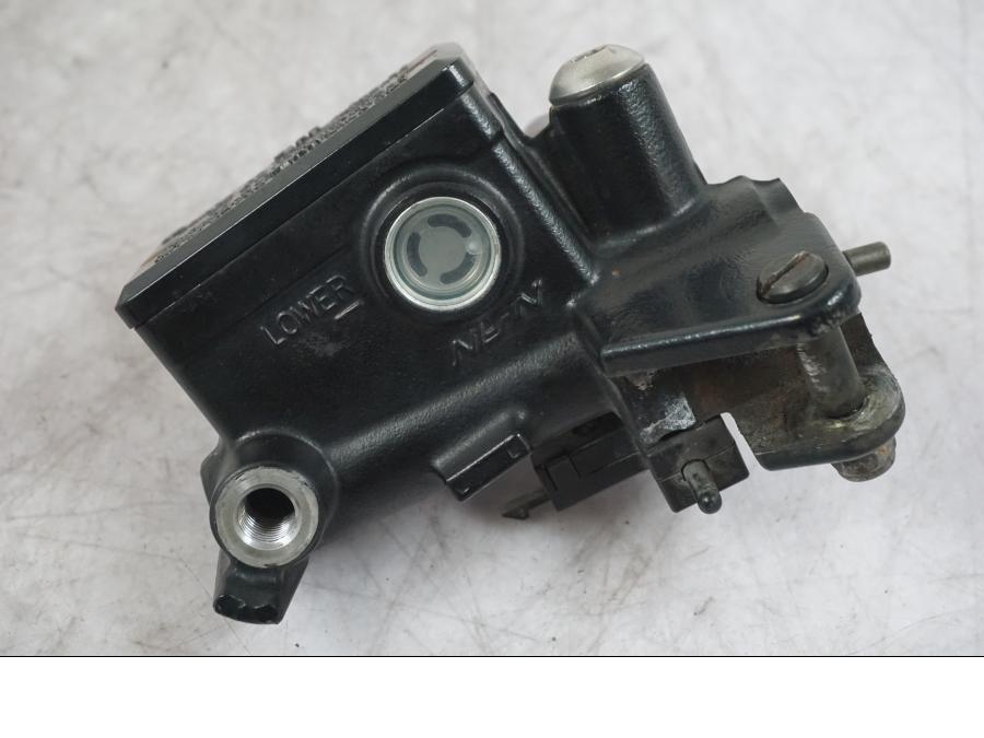 Framsidan på Kopplingshuvudcylinder från en Buell 1125 R -2008 motorcykel.