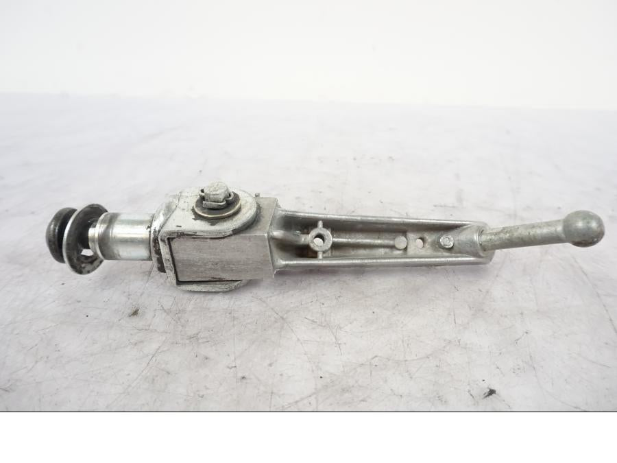 Höger sida på Fotpinne från en Yamaha YZF-R 125 -2008 motorcykel.