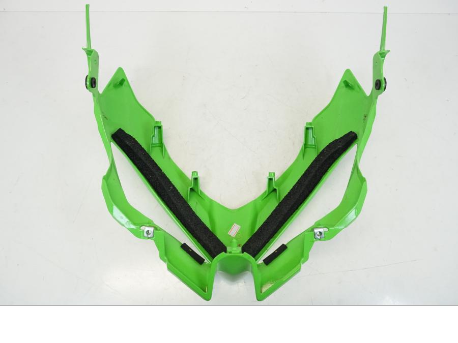 Snett uppifrån på Toppkåpa från en Kawasaki NINJA 400 -2020 motorcykel.