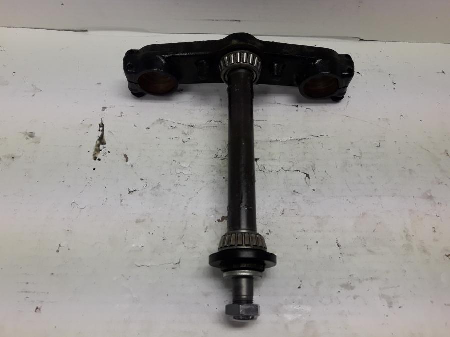 Baksidan på Gaffelkrona från en Kawasaki KLE 500 -2001 motorcykel.