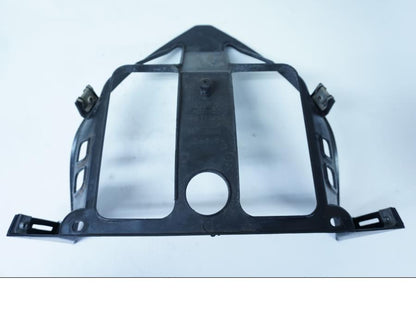 Baksidan på Trekanten från en Aprilia RSV 1000 -2004 motorcykel.