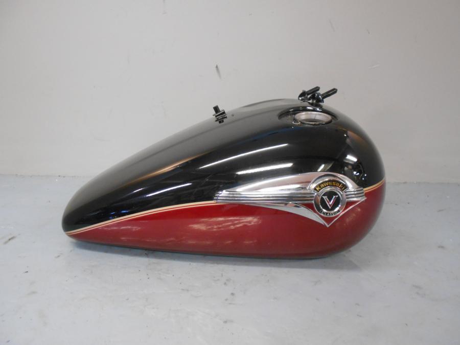Framsidan på Bensintank från en Kawasaki VN 1500 Classic Tourer -2002 motorcykel.
