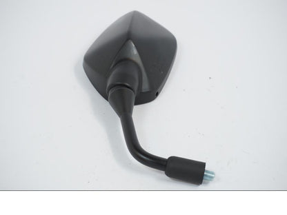 Snett nerifrån på Backspegel från en Honda CB 650 R -2019 motorcykel.