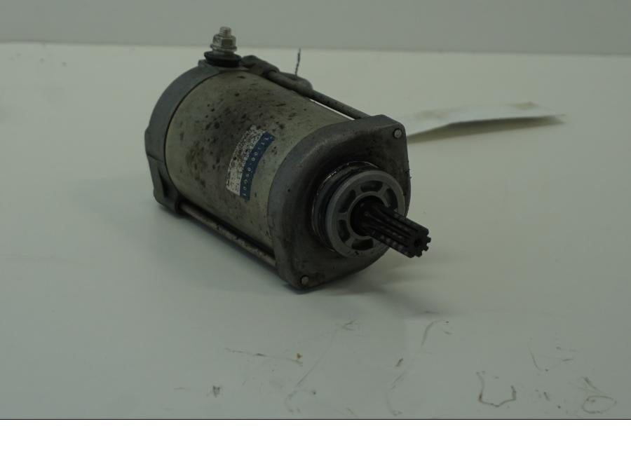 Höger sida på Startmotor från en Suzuki DL 1000 -2016 motorcykel.