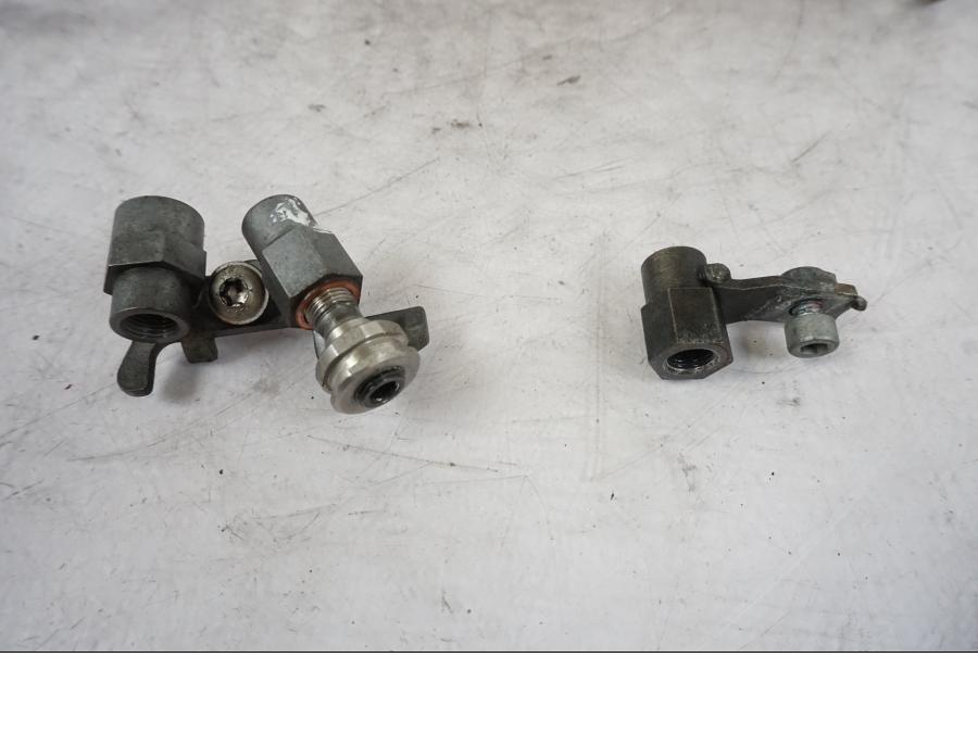 Baksidan på Bromsledning från en BMW R 1150 GS -2002 motorcykel.