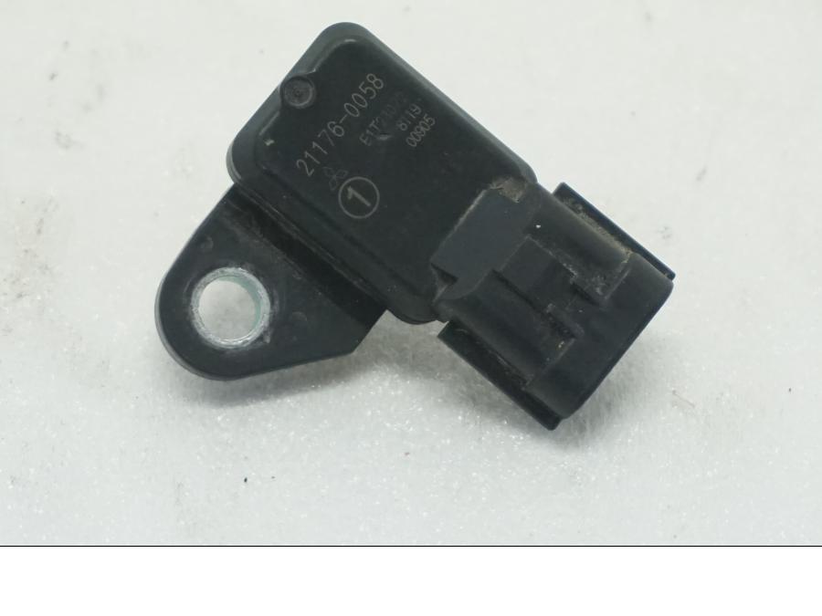 Framsidan på Mapsensor från en Kawasaki Versys 650 -2008 motorcykel.