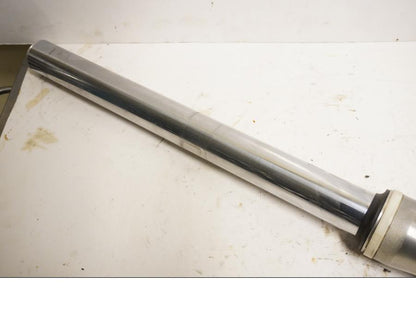 Höger sida på Gaffelben från en Triumph Rocket III -2011 motorcykel.