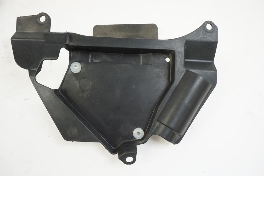 Baksidan på Undertail från en Yamaha XVS 1100 -2004 motorcykel.