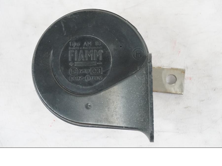 Framsidan på Signalhorn / Tuta från en BMW K 1100 LT -1999 motorcykel.