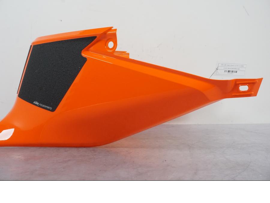 Extrabild1 på Bensintankskåpa från en KTM 1290 Super Duke R -2022 motorcykel.