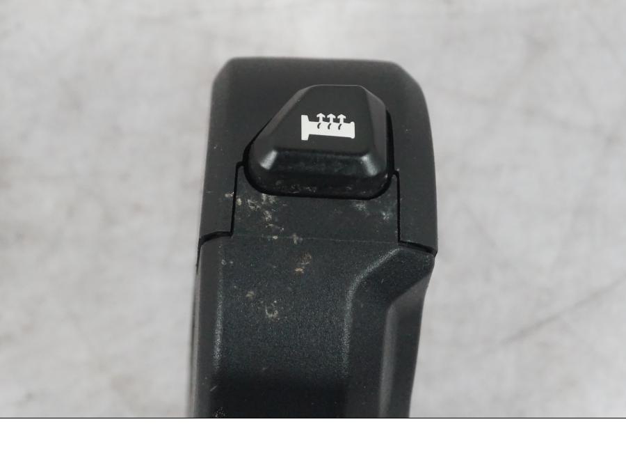 Vänster sida på Styrelreglage från en Ducati Multistrada V4 -2024 motorcykel.