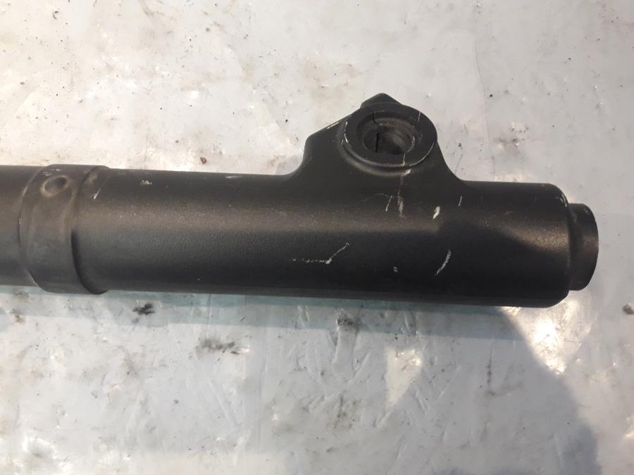 Höger sida på Gaffelben från en Yamaha WR 125 -2010 motorcykel.