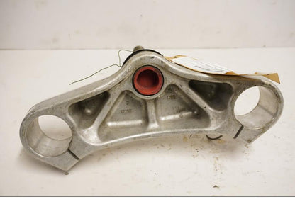 Baksidan på Gaffelkrona från en Triumph Speed Triple -2002 motorcykel.