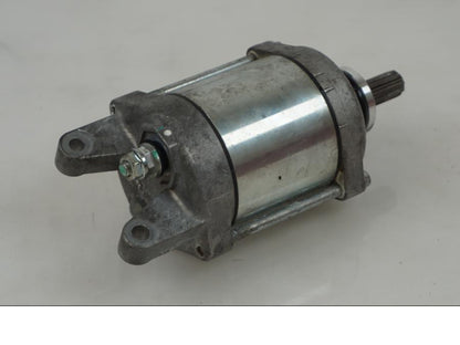 Höger sida på Startmotor från en Kawasaki Ninja 300 -2014 motorcykel.