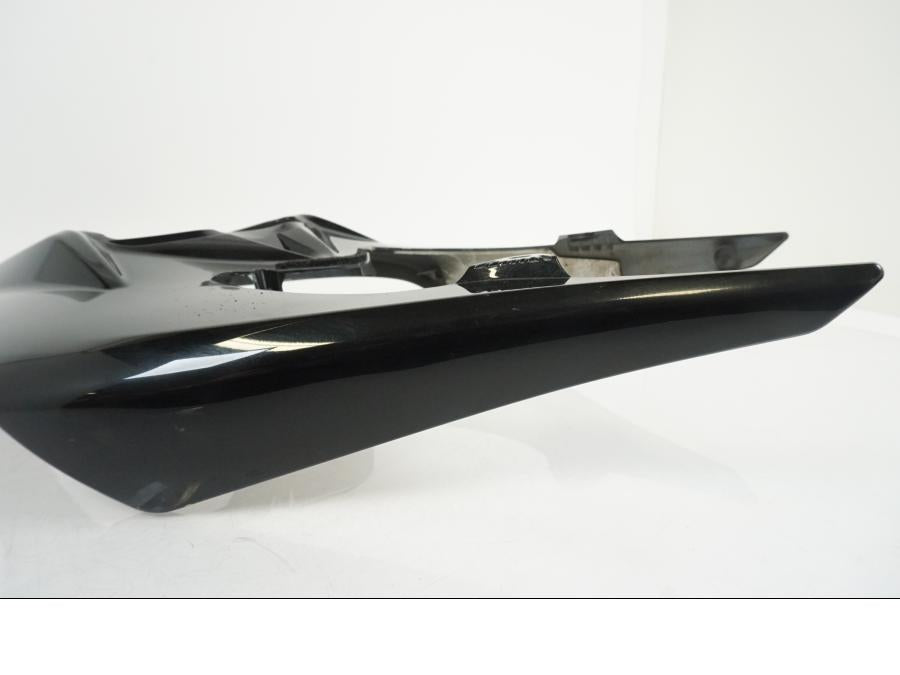 Snett nerifrån på Bakvinge från en Yamaha YZF 1000 R1 -2007 motorcykel.