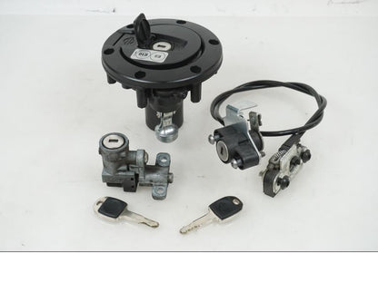 Framsidan på Låssats från en H-D Adventure Pan America Special RA1250S -2021 motorcykel.