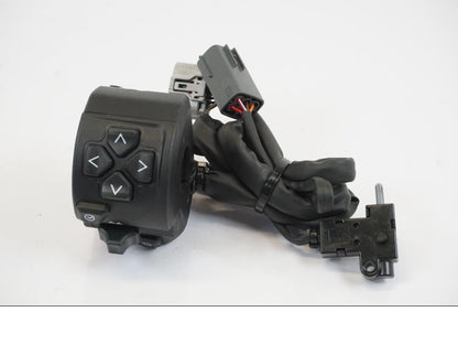 Framsidan på Styrelreglage från en Triumph Trident -2021 motorcykel.