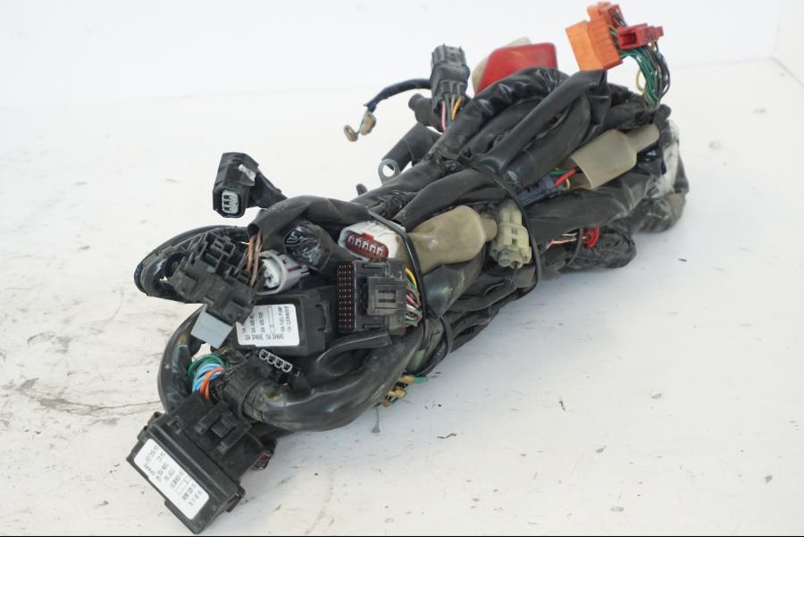 Snett nerifrån på Kabelstam från en Honda SH 300 A -2011 scooter.