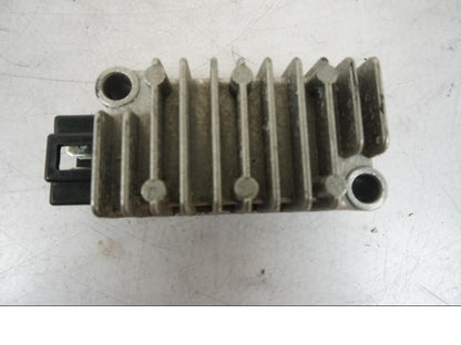 Vänster sida på Likriktare från en Yamaha MT 125 -2017 motorcykel.