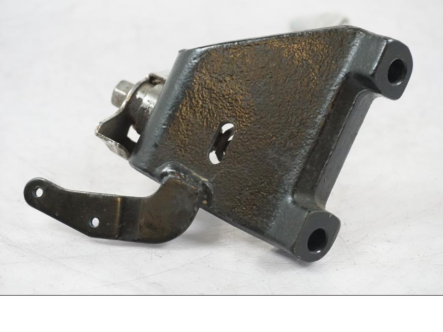 Snett nerifrån på Sidostöd från en Yamaha XVS 1100 -2000 motorcykel.