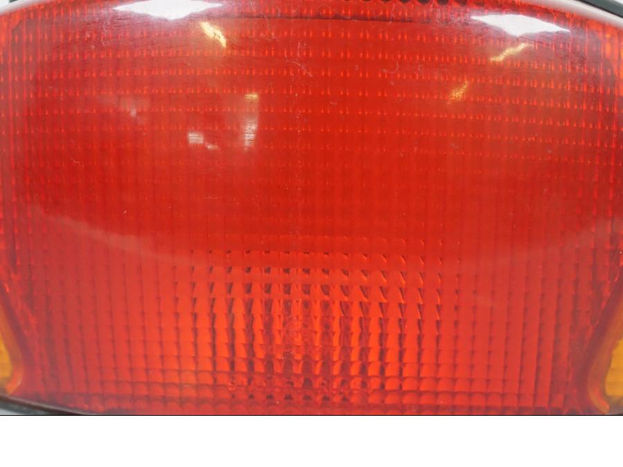 Vänster sida på Baklampa från en Honda NT 650 V -2002 motorcykel.