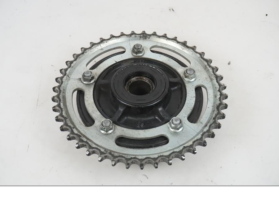 Framsidan på Drevfäste från en Suzuki GSX 1300 R -2017 motorcykel.