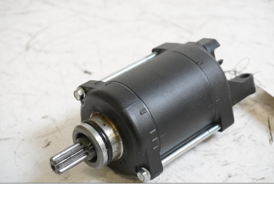 Framsidan på Startmotor från en Yamaha MT-07 Tracer -2016 motorcykel.