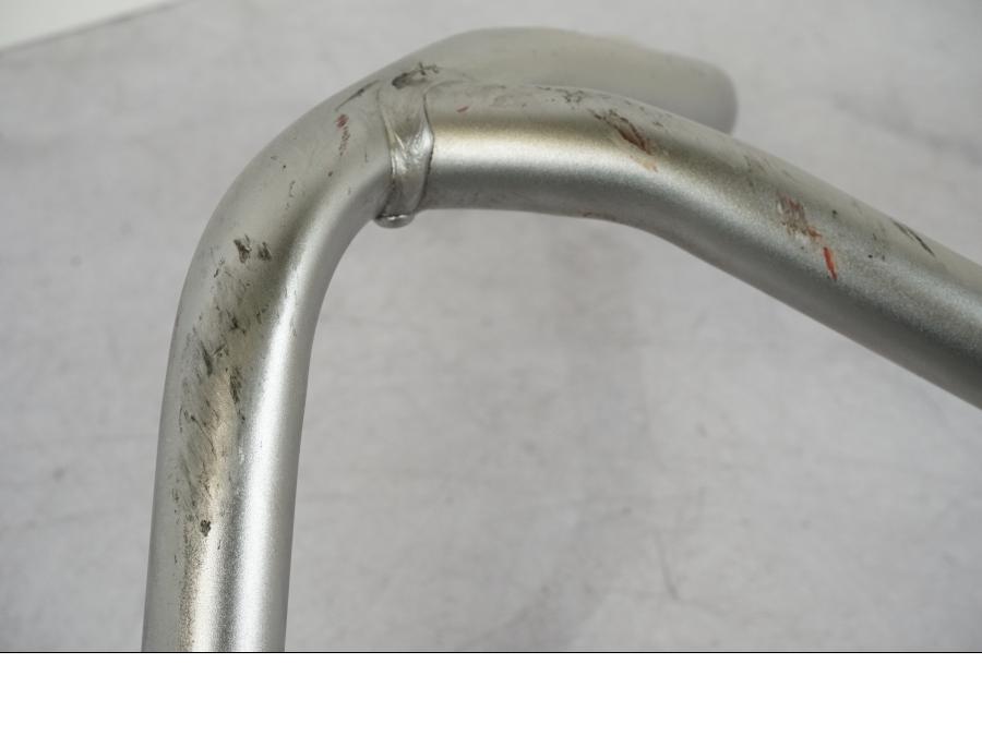 Höger sida på Motorskyddsbåge från en BMW R 1250 GS -2023 motorcykel.