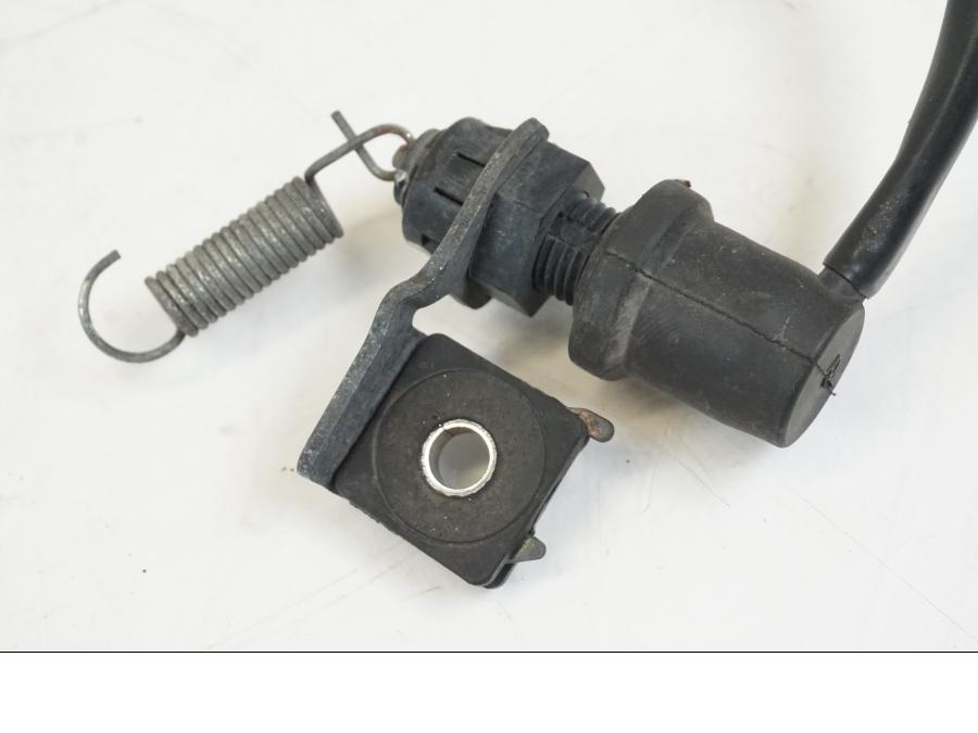 Baksidan på Bromsljuskontakt från en Yamaha YZF 1000 R1 -2009 motorcykel.