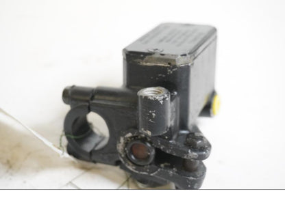 Höger sida på Bromshuvudcylinder från en Hyosung GT 650 -2006 motorcykel.