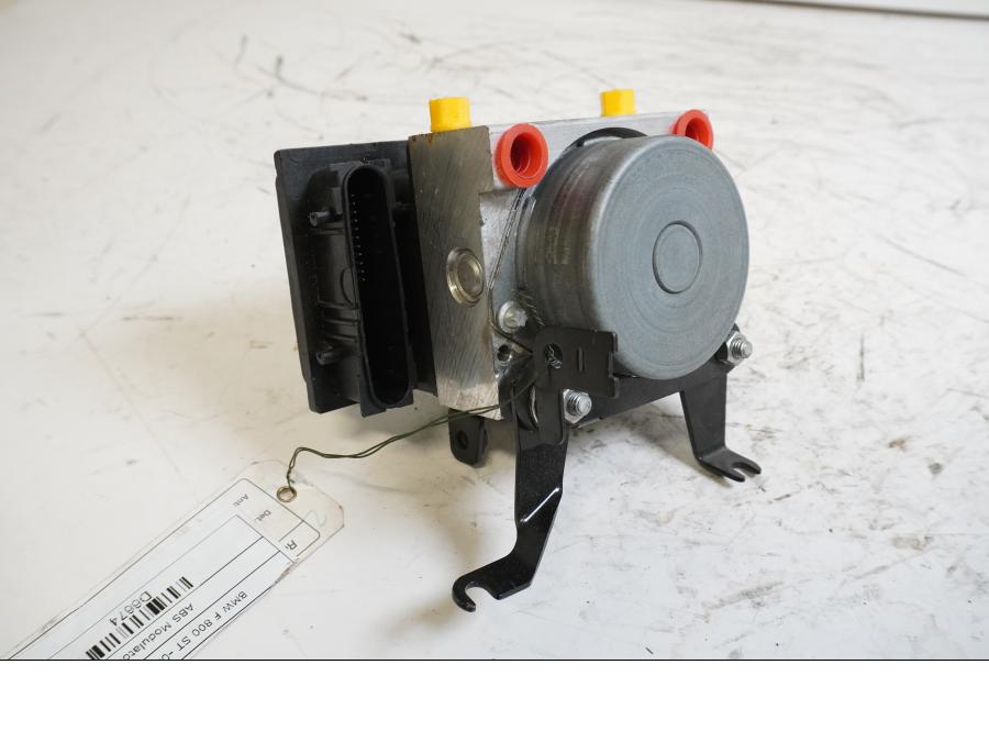 Framsidan på ABS Modulator från en BMW F 800 ST -2008 motorcykel.